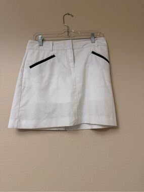 Izod White Skort with Black Pocket Trim
